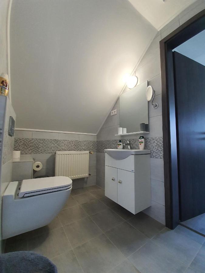 Monostor Panzio Bed & Breakfast Komárom Exterior foto